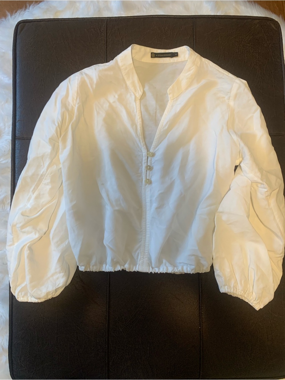 Lightweight White V-Neck Balloon Sleeve Blouse
